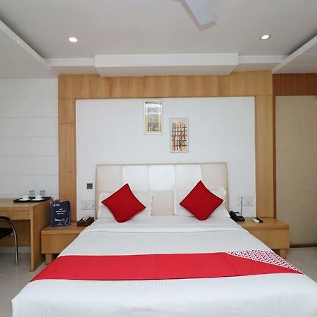 Oyo 5843 Hotel Yash Inn Mirzāpur Zewnętrze zdjęcie