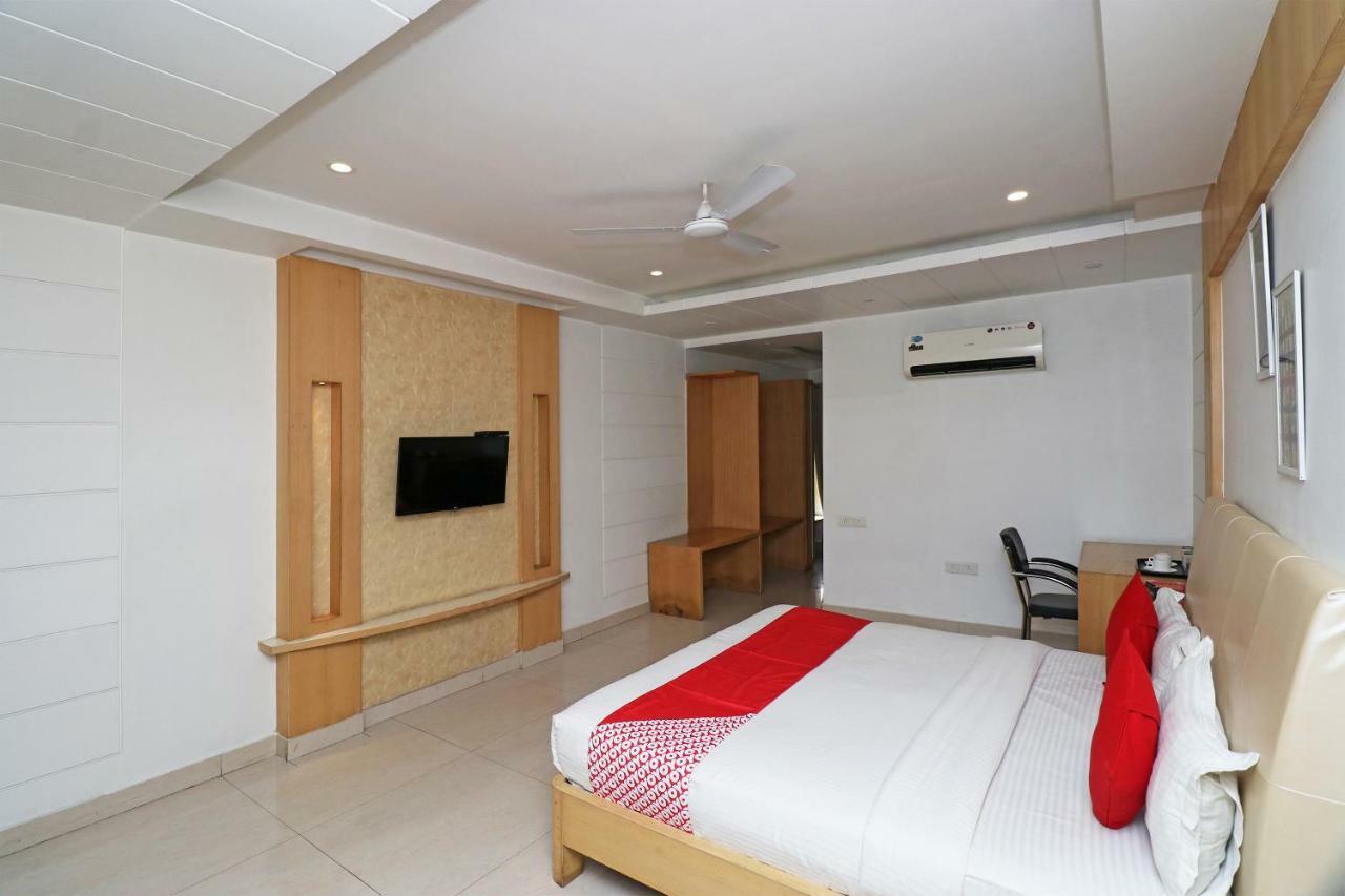 Oyo 5843 Hotel Yash Inn Mirzāpur Zewnętrze zdjęcie