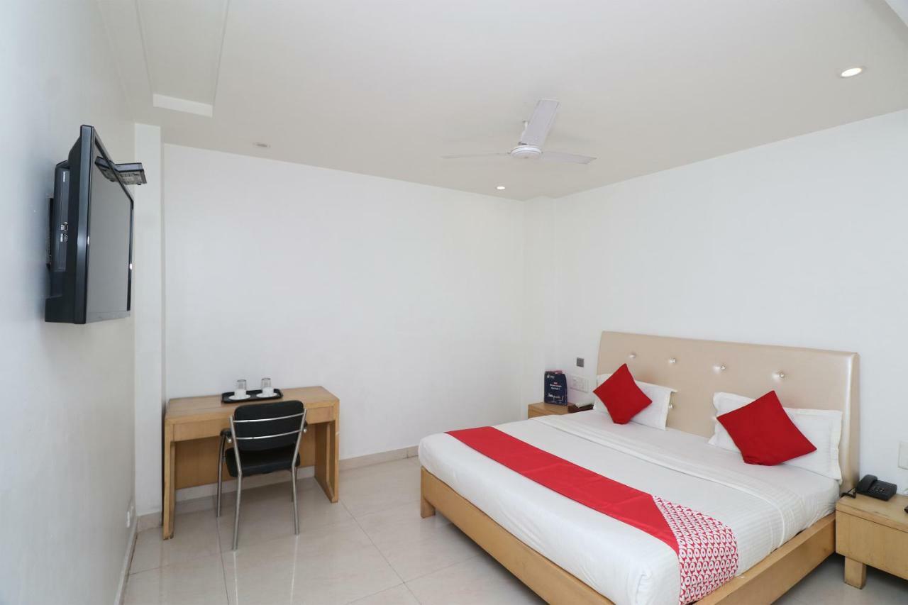 Oyo 5843 Hotel Yash Inn Mirzāpur Zewnętrze zdjęcie